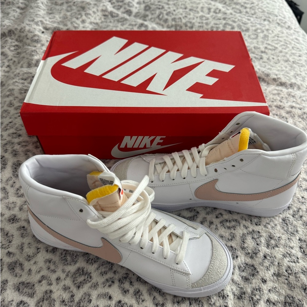 Nike Blazer Mid ‘77 Pink Oxford